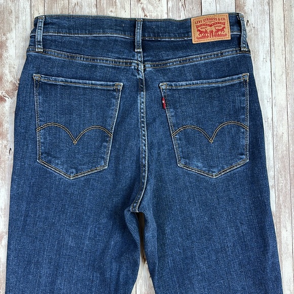Levi's Women's 724 High Rise Straight Crop Jeans sz 29 Blue Stretch Distressed - Picture 8 of 15
